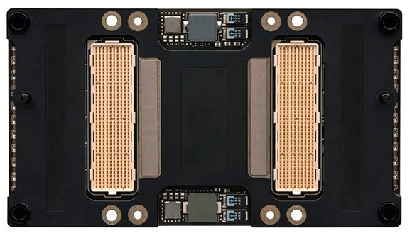 Il retro del modulo con la Gpu GP100 Ã¨ stato studiato per essere inserito nei rack dei centri di calcolo in modo semplice e scalabile.