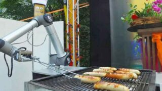 bratwurst-bot-la-macchina-che-cucina-salsicce