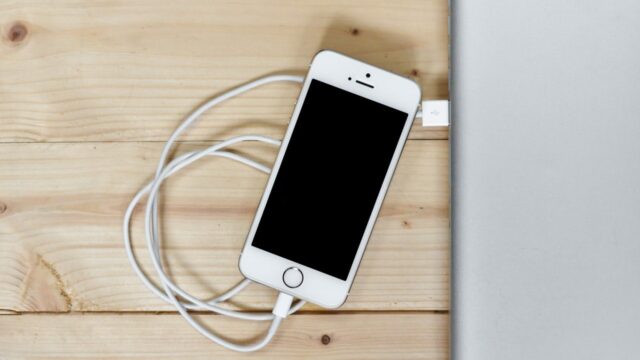 Apple ha previsto uno sconto per la sostituzione delle batterie da iPhone 6 in poi. 
