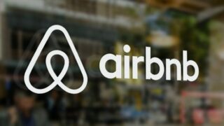 Airbnb lancia la sfida a Expedia e Booking.com