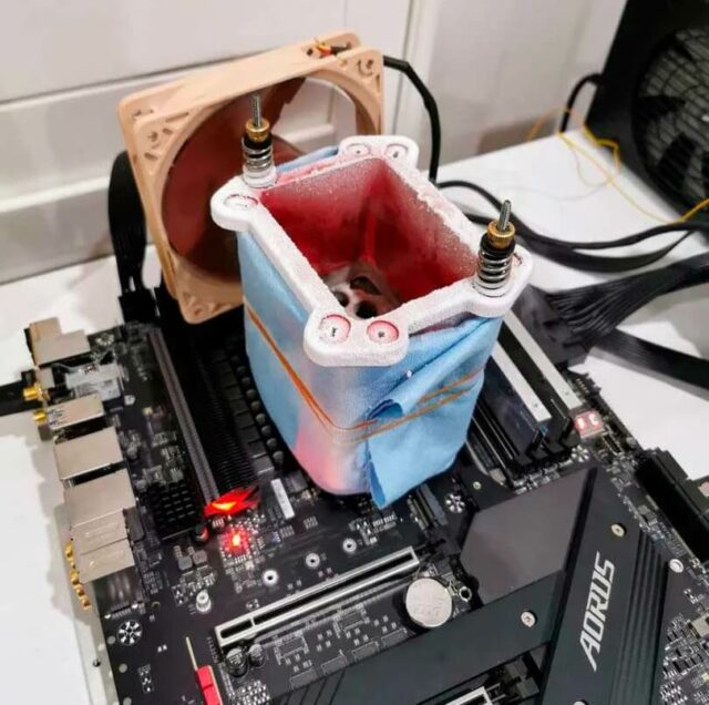 AMZ Ryzen9 3900X, record mondiale di overclock