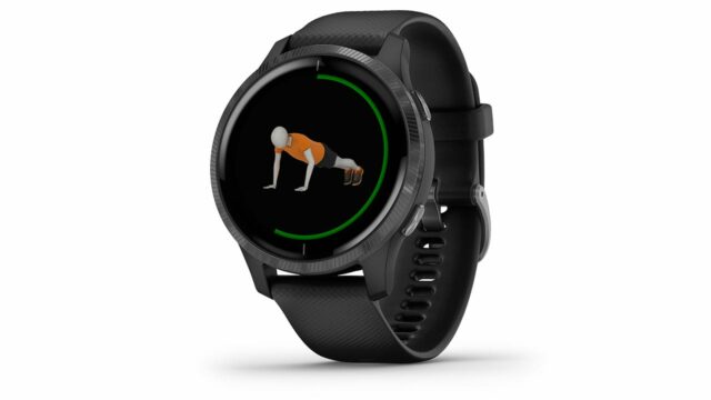 Il Garmin Venu permette di accedere a piani di allenamento precaricati per attivitÃ  in palestra, cardio, yoga o pilates, completi di clip animate sull'esecuzione corretta degli esercizi.