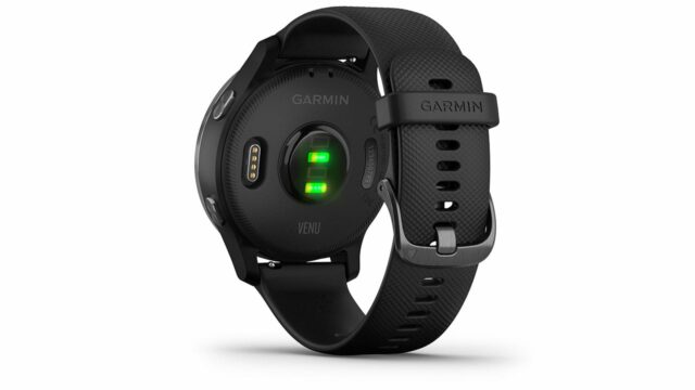 Il Garmin Venu integra le tecnologie Garmin Elevate e Pulso OX di ultima generazione per il rilevamento del battito cardiaco e del livello di saturazione dell'ossigeno nel sangue.