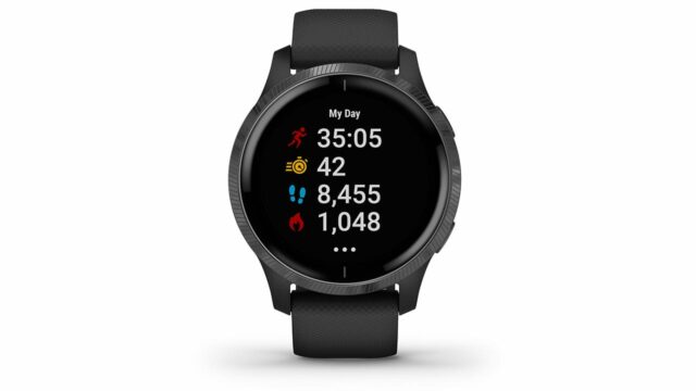 Il Garmin Venu tiene ovviamente traccia dei passi, dei minuti di attivitÃ , della distanza percorsa nell'arco della giornata e delle calorie consumate.