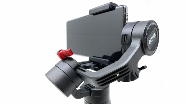 Lo Zhiyun Crane M2 adotta una pratica piastra di ancoraggio che puÃ² essere sganciata in modo rapido.