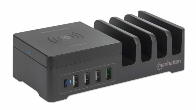 IPW-USB-55WPADW Ã¨ dotato frontalmente di cinque porte Usb: una Usb Type C e quattro Usb Type A. Sulla parte superiore Ã¨ presente un pad wireless per dispositivi Qi compatibili.