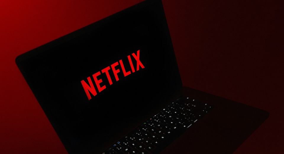 Netflix utente extra con pubblicità: come funziona e quanto costa