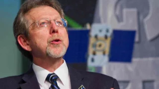 Space 11, nominato James L. Green- il suo ruolo